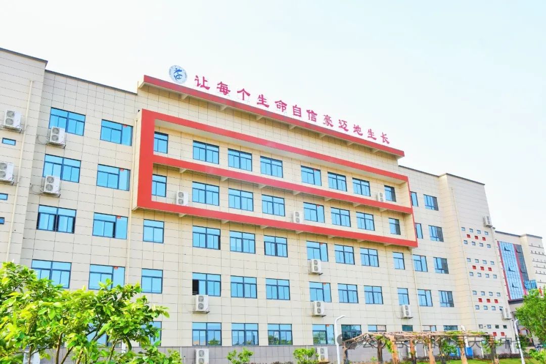 以匠心守初心    用熱愛育英才——天易中學(xué)優(yōu)秀教師風(fēng)采（第五期）