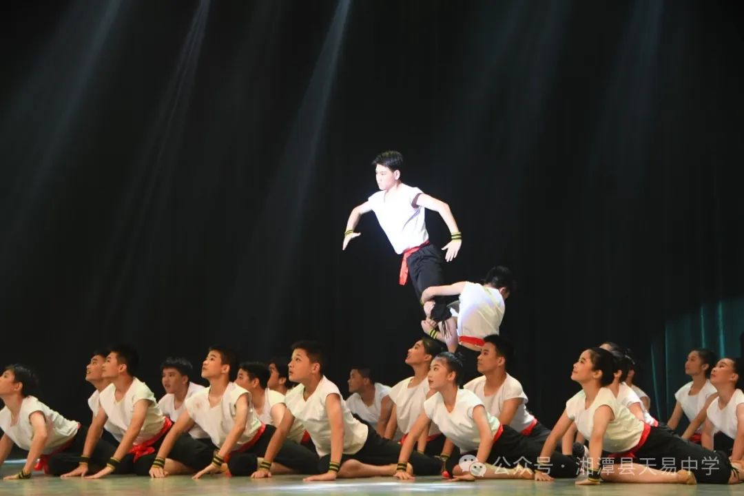 “浪遏飛舟”——天易中學(xué)音樂(lè)組捷報(bào)頻傳